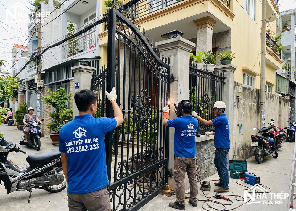 thi công cổng, cửa sắt thép