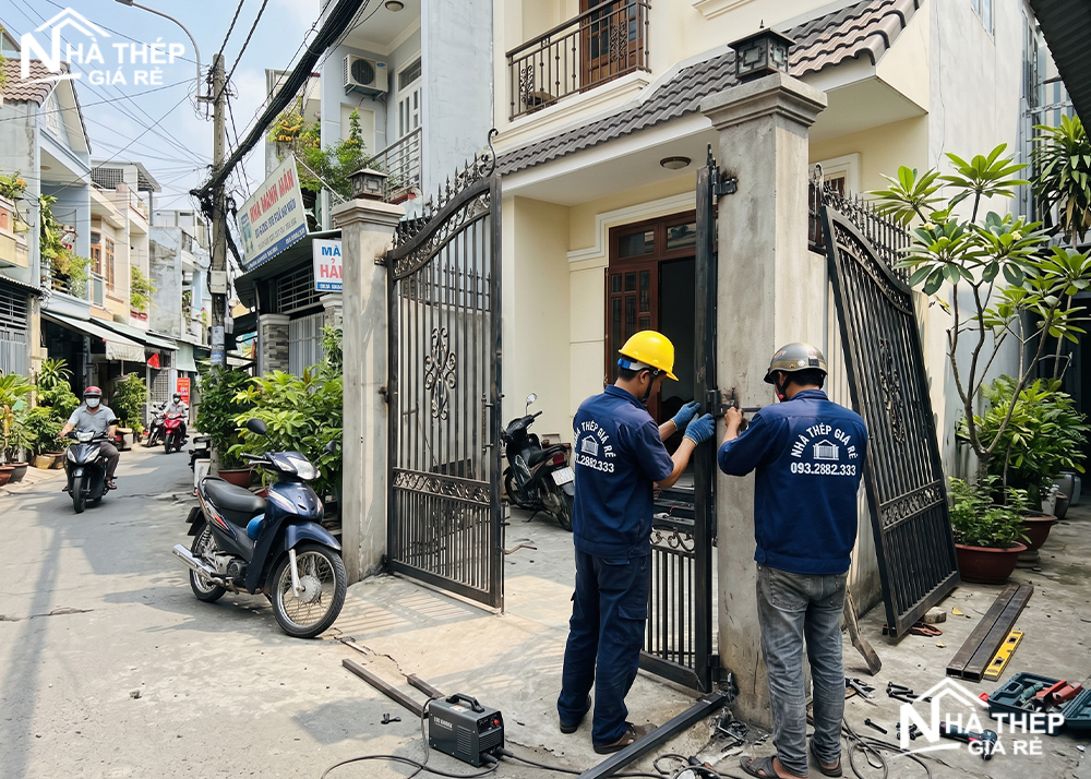 thi công cổng, cửa sắt thép