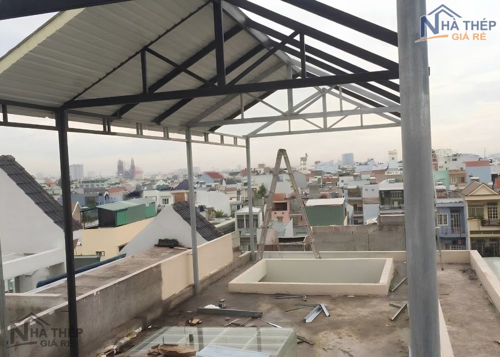 Thi công mái hiên, mái che khung thép đẹp, bền bỉ, giá rẻ trọn gói