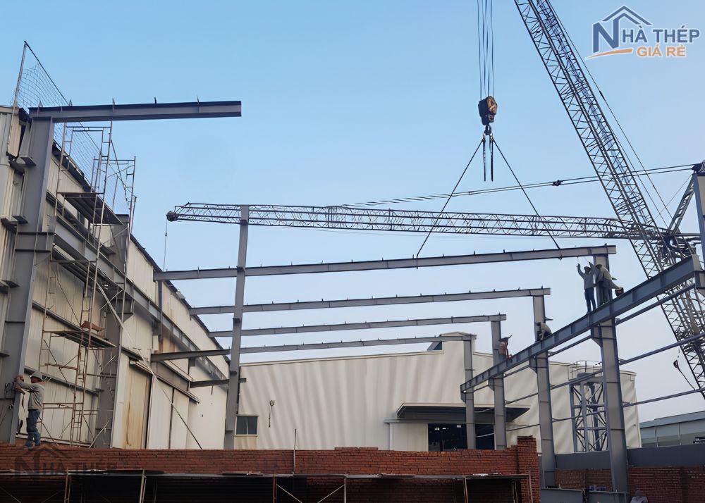 Đội ngũ thi công nhà thép tại khu vực Quốc Oai