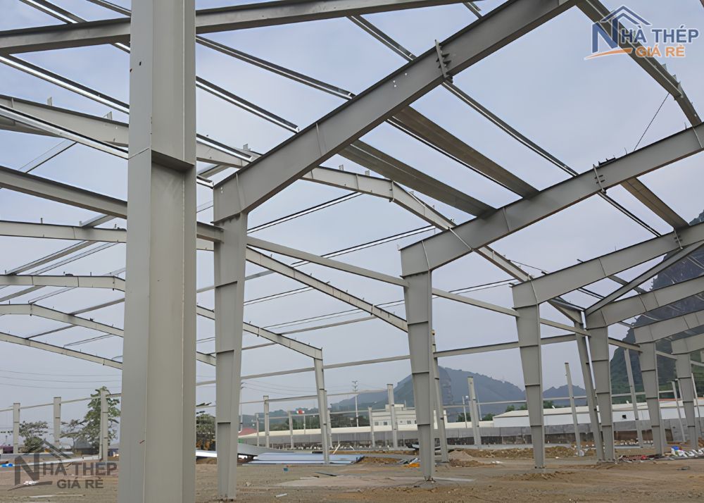 Đơn vị thi công nhà khung thép tại Ninh Bình – Giải pháp xây dựng nhanh chóng, tối ưu chi phí