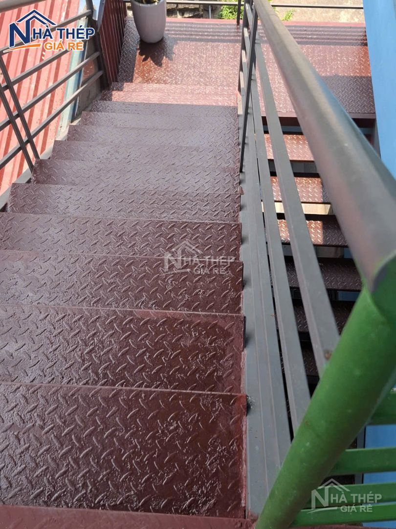 dự án thi công mái sân và lan can khung thép