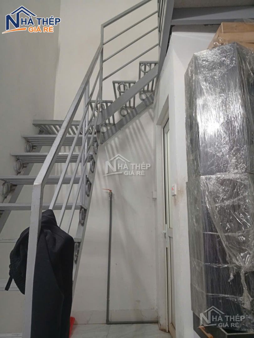 dự án thi công mái sân và lan can khung thép